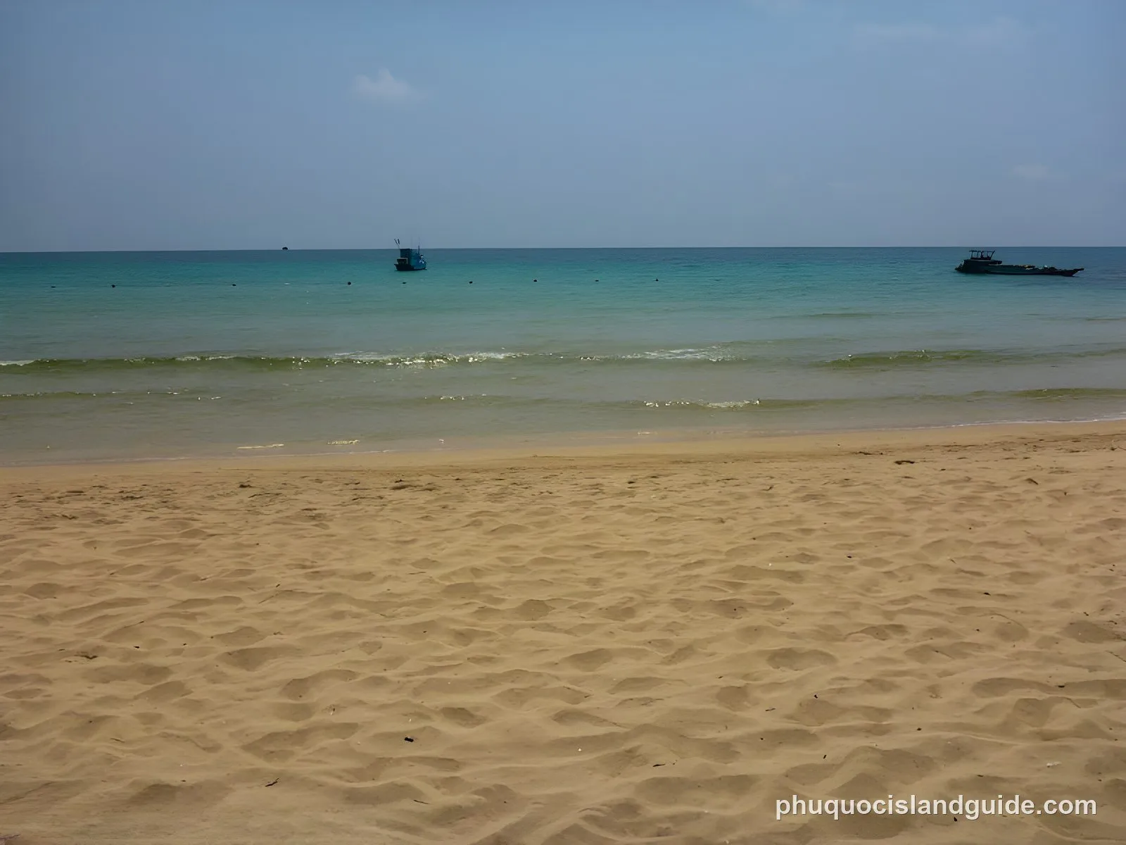 Bãi Mến beach nam du
