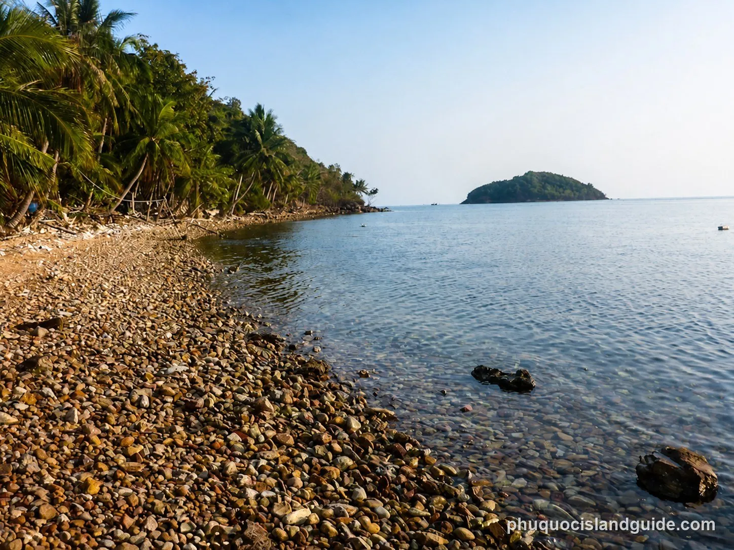 bai nhum beach on nam du island