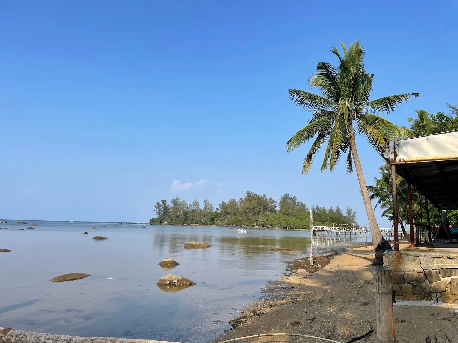 Hon Mot islet seen across the shallow water from the Bai Thom shore