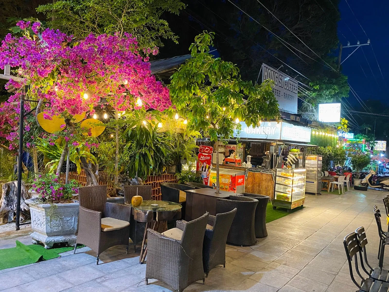The garden at Hong Si Coffee on Tran Hung Dao Street