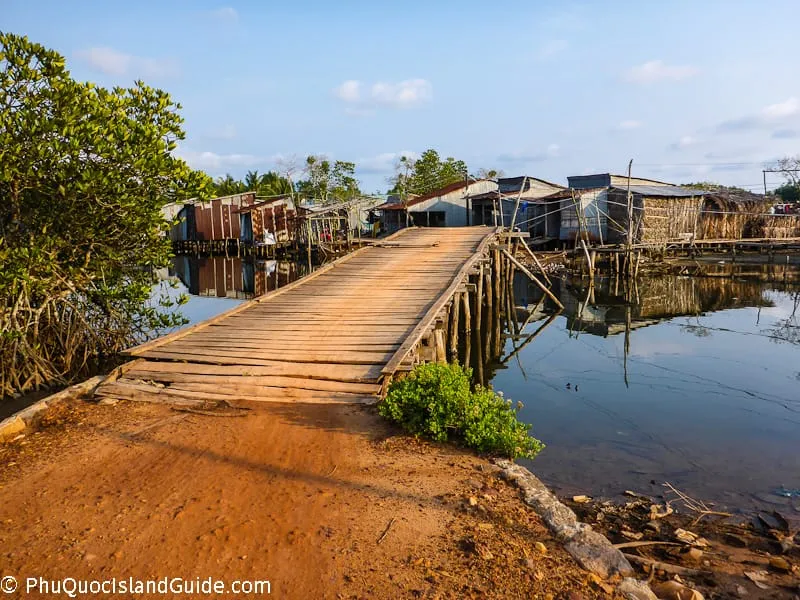 cua can wooden bridge phu quoc