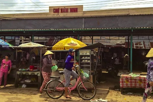 ham ninh market