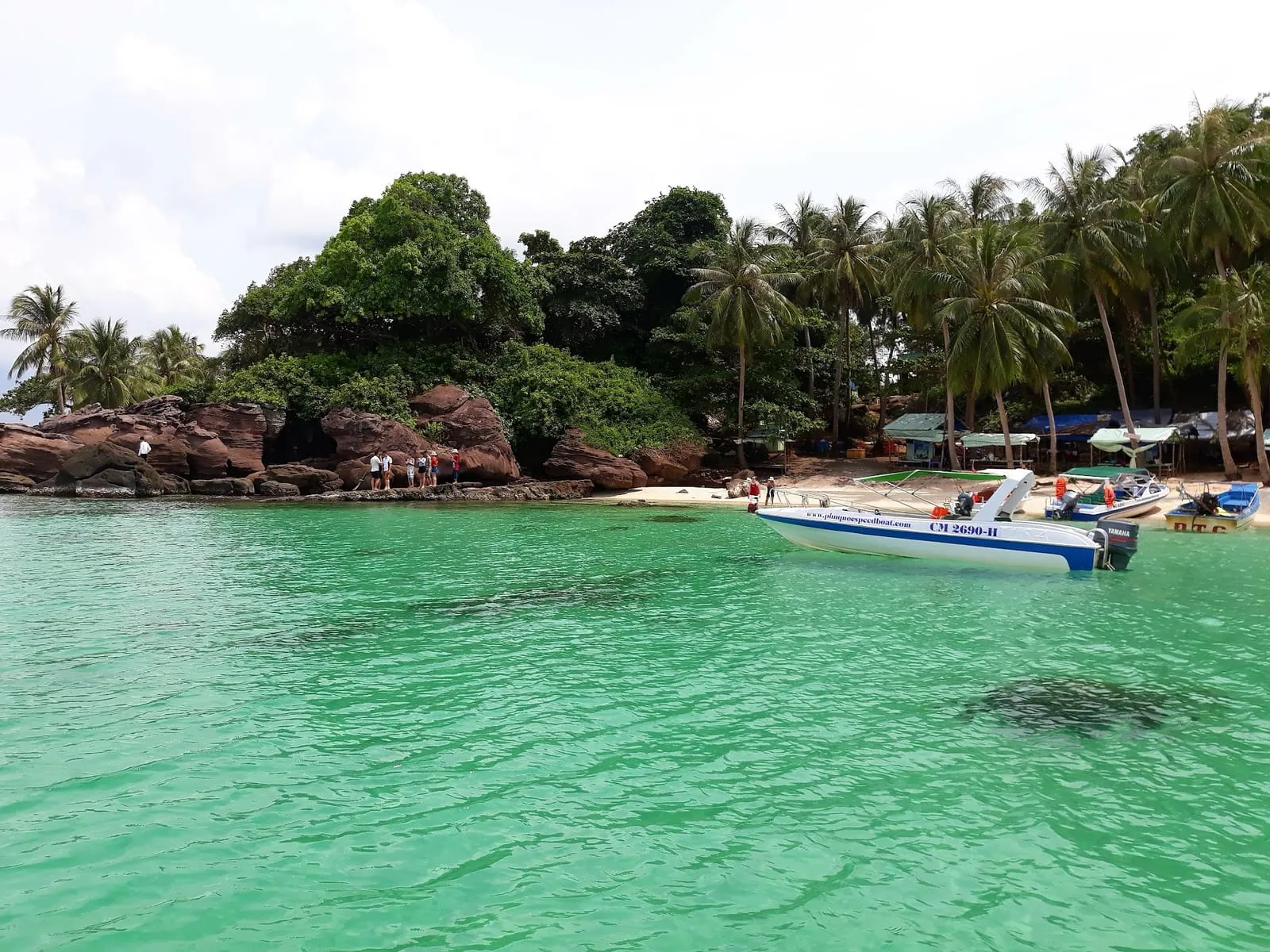 Speedboats moored off the beach at Hon Gam Ghi