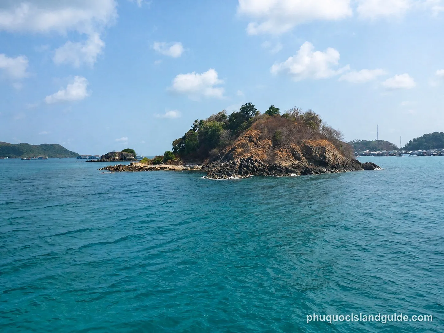 ho lo island nam du