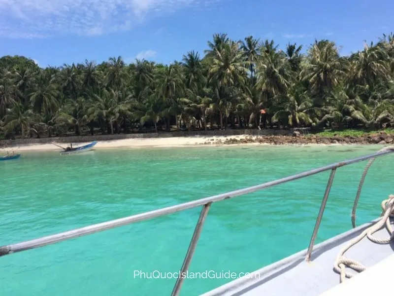 Hon May Rut island, one of the An Thoi snorkeling spots