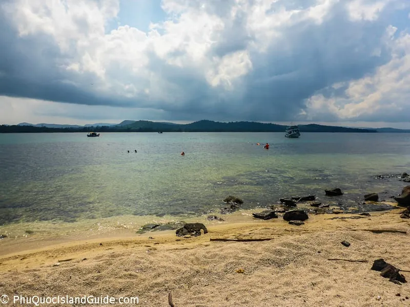 hon mong tay beach