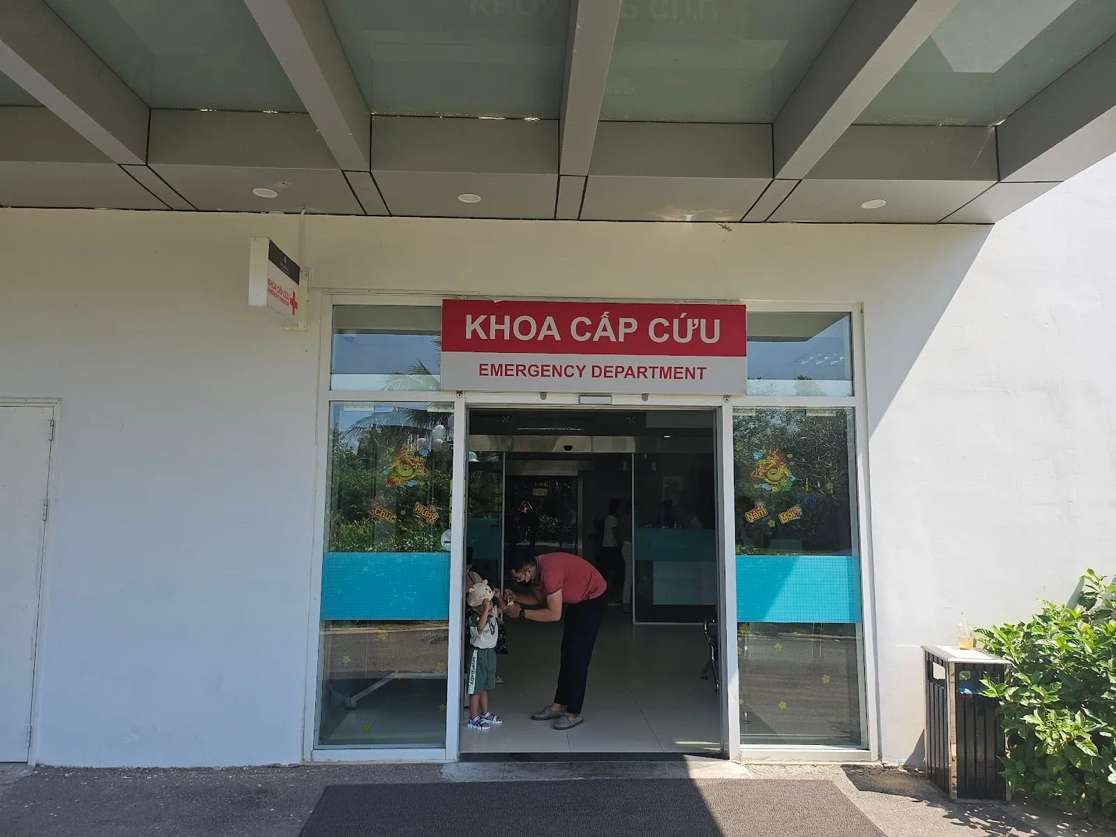 The entrance to the emergency department at Vinmec Phu Quoc, with a red sign reading “Khoa Cấp Cứu – Emergency Department”