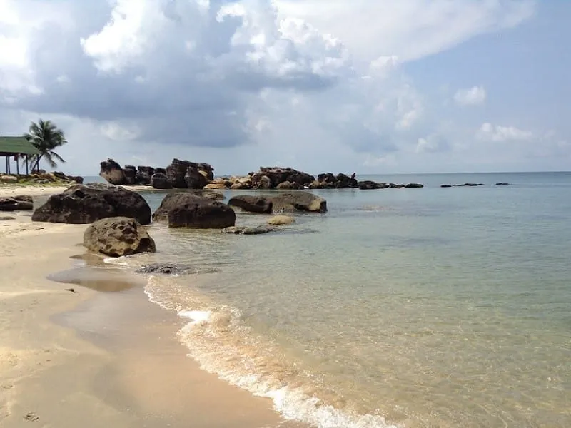 the rocky pier where Long Beach meets the rocky coast