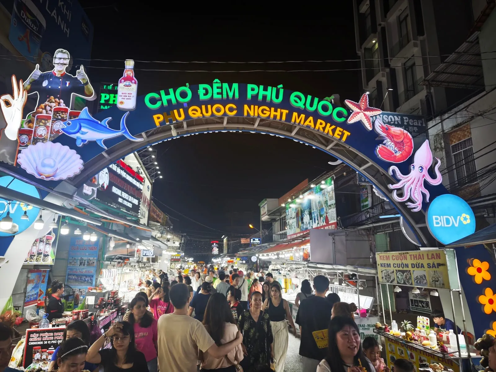 The entrance gate of Phu Quoc Night Market at night