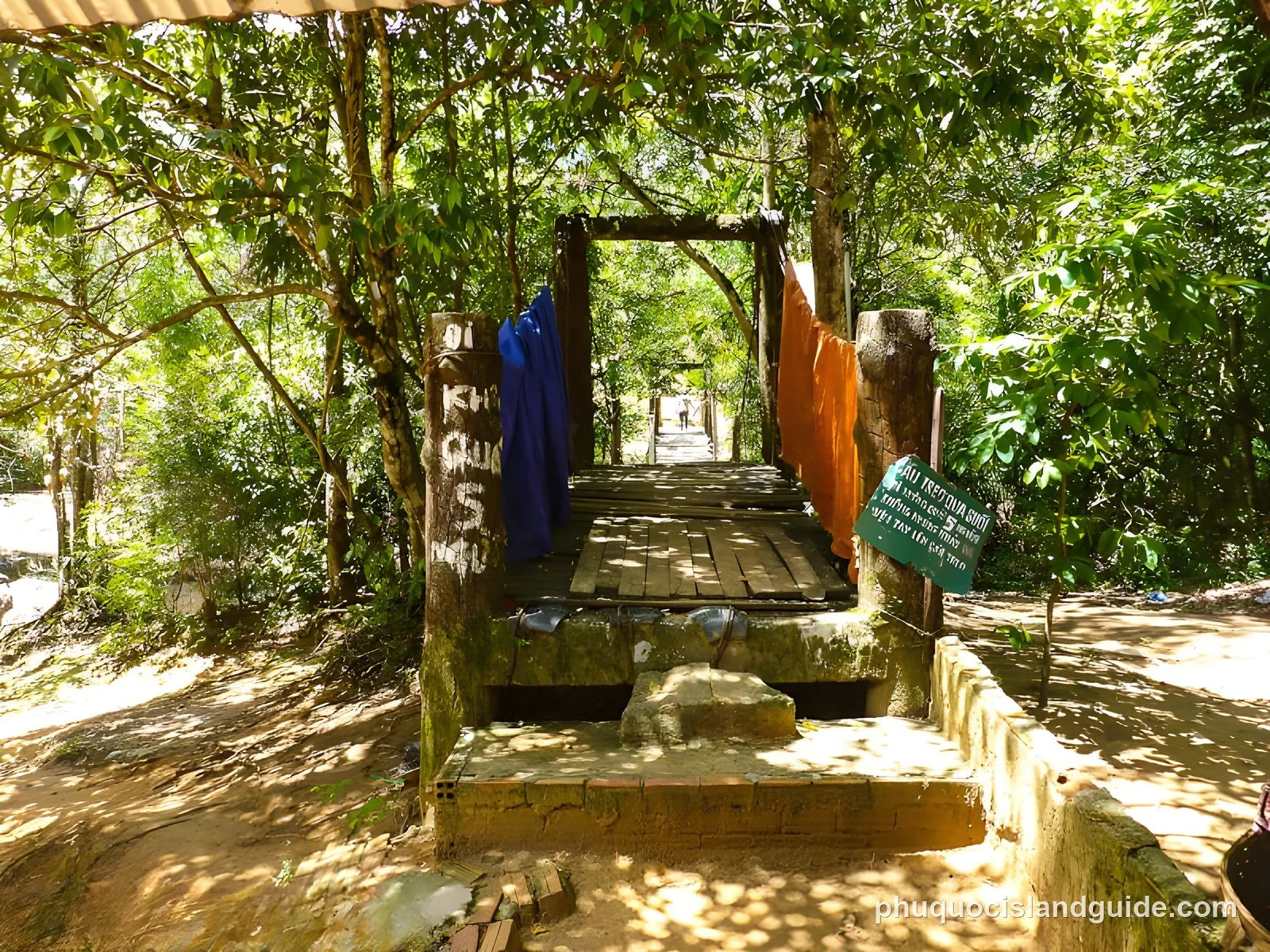 da ban stream phu quoc wooden bridge
