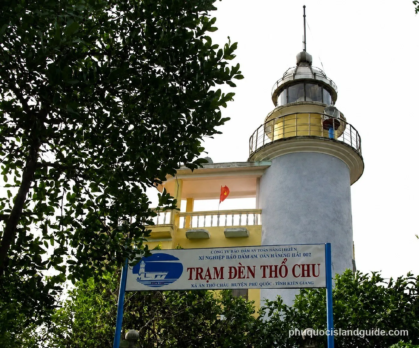 The Tho Chu lighthouse station, with its sign reading Trạm đèn Thổ Chu