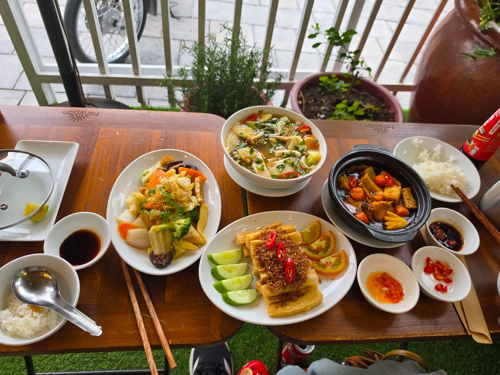 A vegetarian Vietnamese meal of salads, spring rolls and a clay pot at a vegetarian bistro in Duong Dong