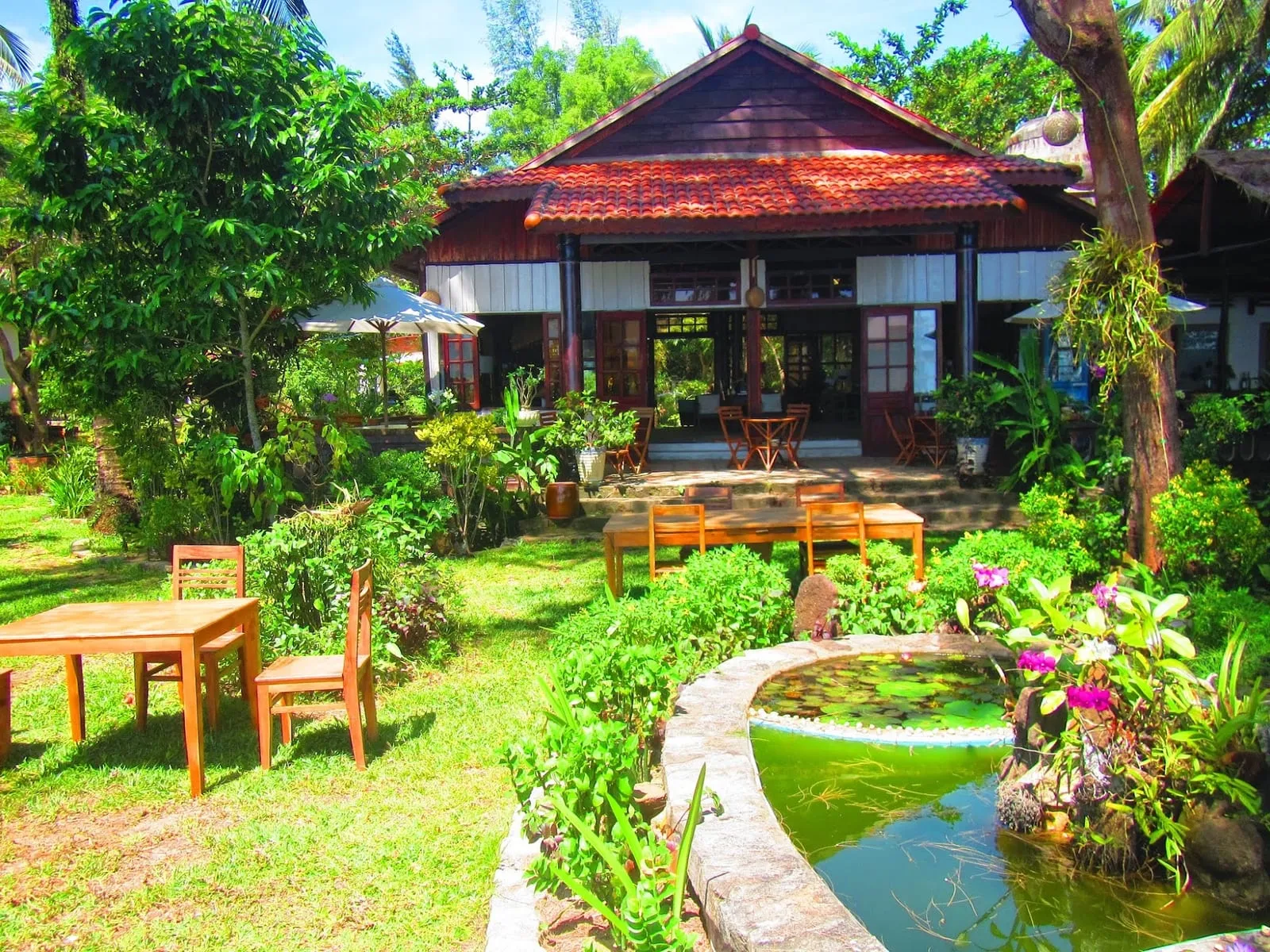 Bungalow and garden at Bamboo Cottages in Cua Can